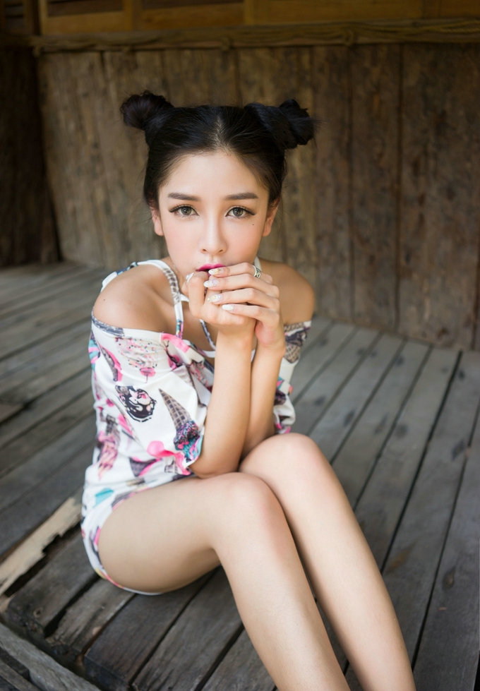 戴小唯性感诱惑迷人美腿气质妖娆撩人妩媚写真