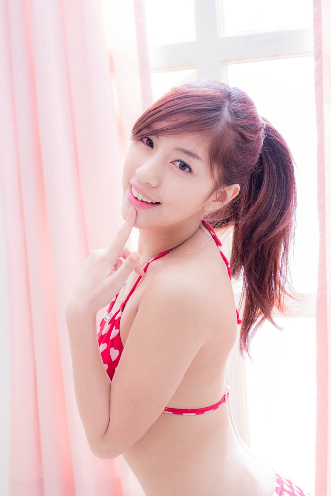 甜美性感的台湾宅男辜莞允女神美胸娇嫩写真