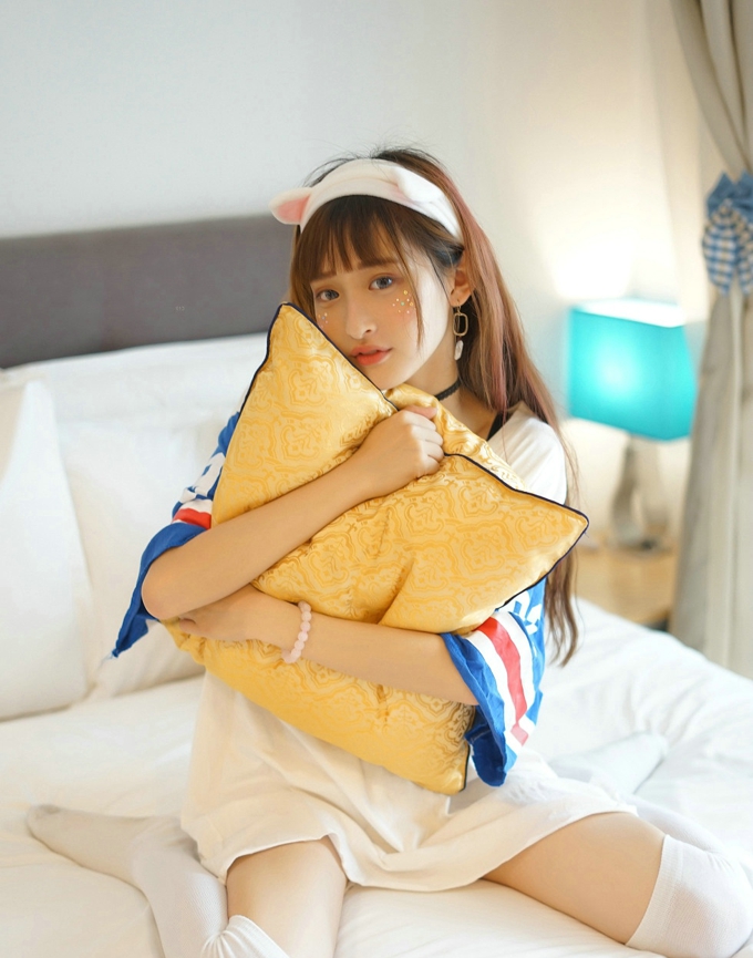 嫩模little贝壳性感小狐狸居家粉嫩内衣美乳诱惑妩媚甜美迷人写真