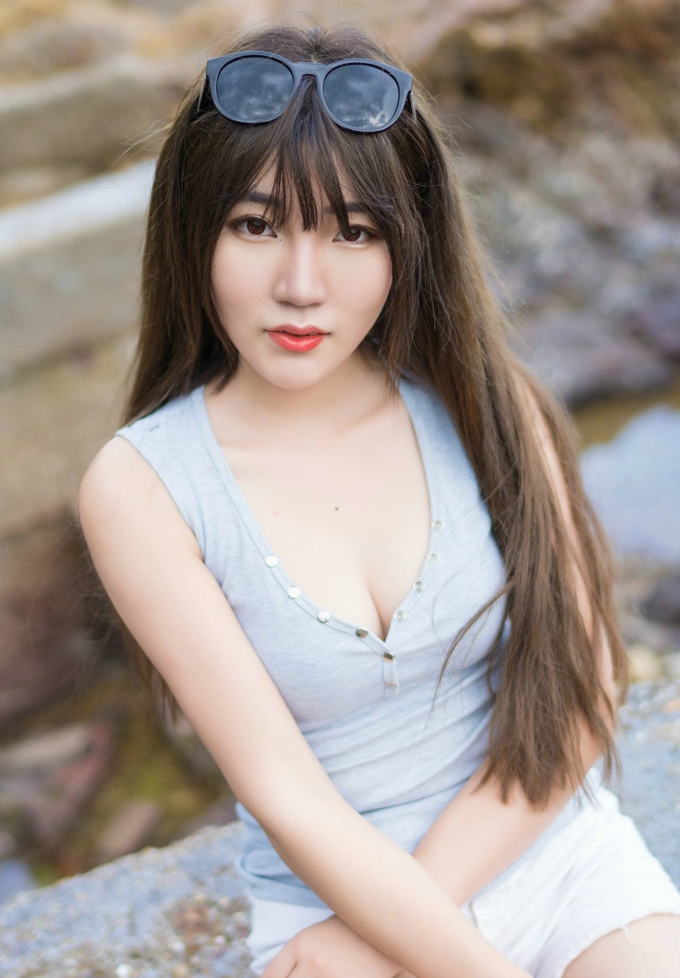 纤细美腿诱惑冷不丁气质风情丰润翘臀美乳撩人写真