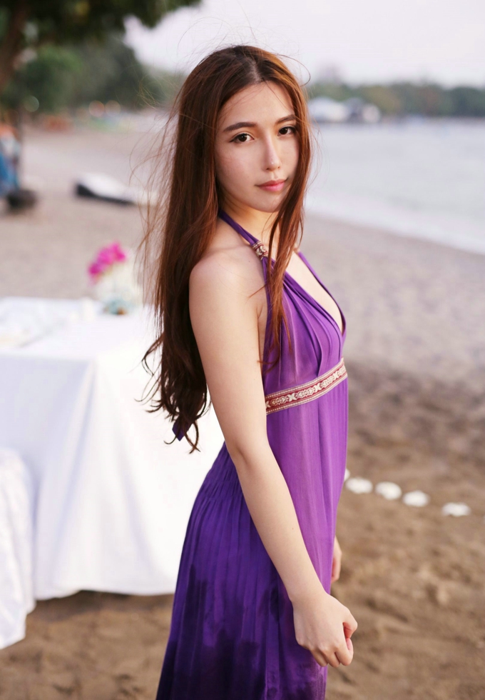 女神气质熊吖BOBO妩媚妖娆美乳写真