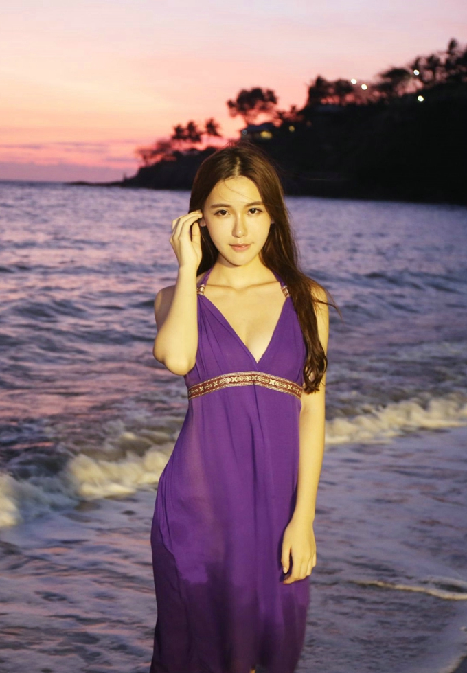 女神气质熊吖BOBO妩媚妖娆美乳写真