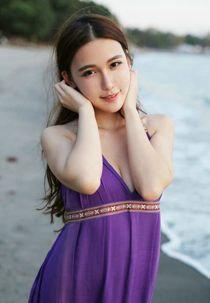 女神气质熊吖BOBO妩媚妖娆美乳写真