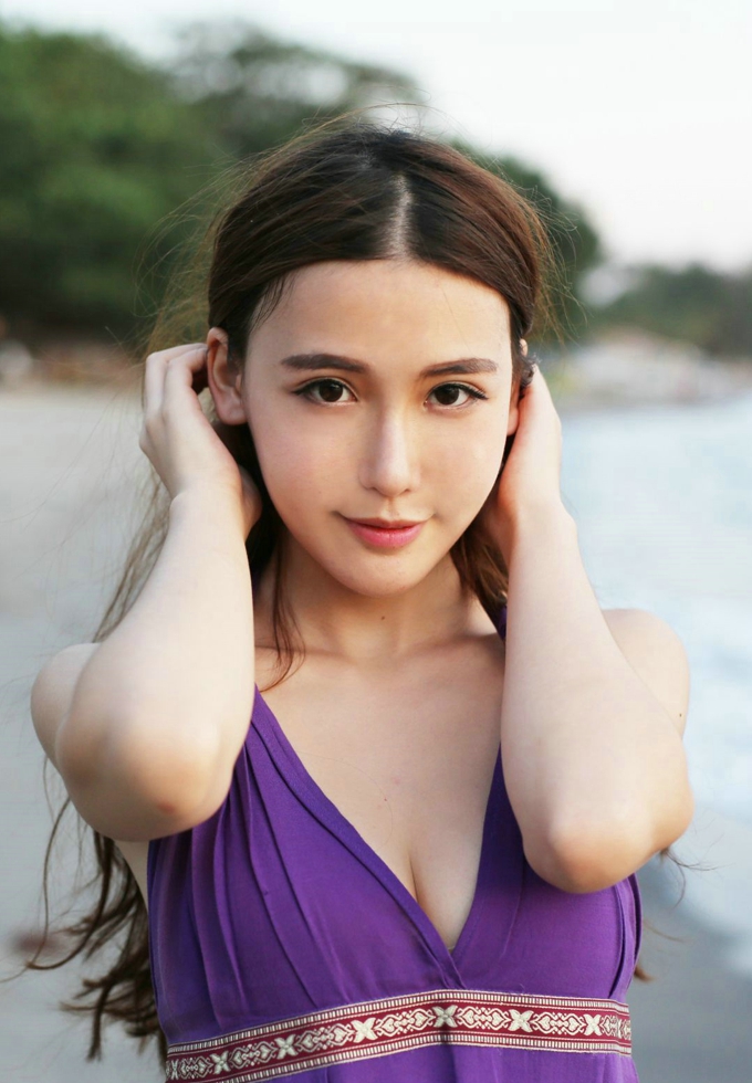 女神气质熊吖BOBO妩媚妖娆美乳写真