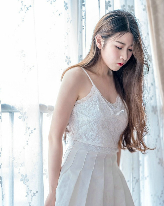 粉红脸颊水灵娇嫩女孩蕾丝私房娇巧写真