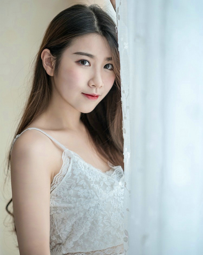 粉红脸颊水灵娇嫩女孩蕾丝私房娇巧写真