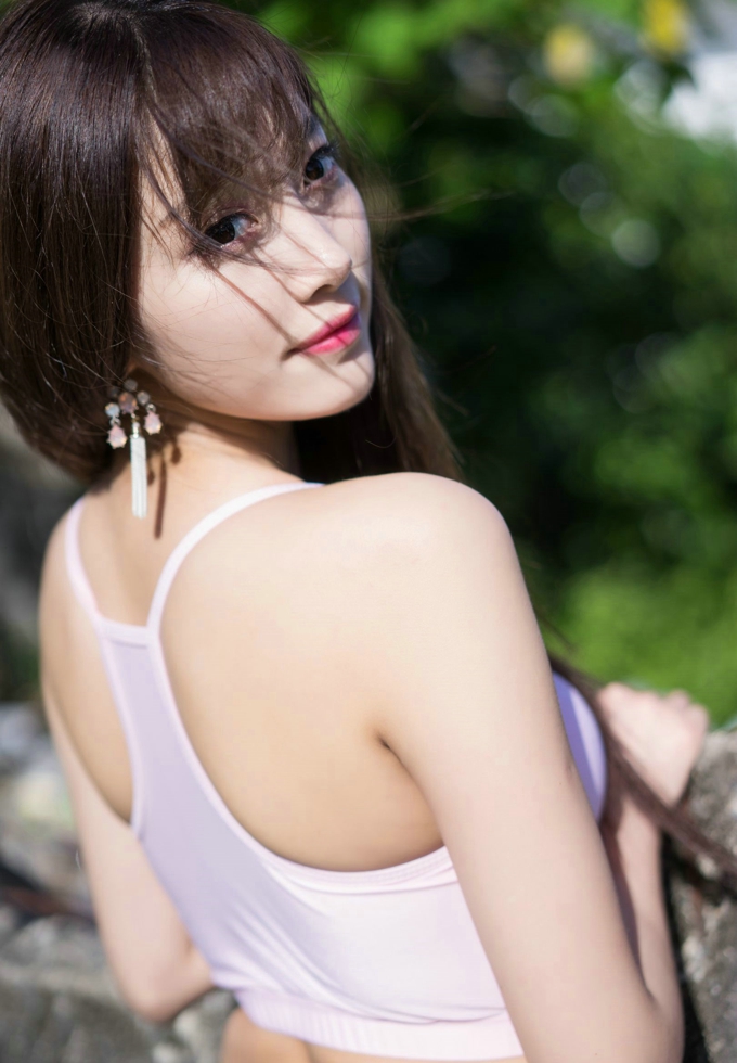 甜美女神杨晨晨sugar气质靓丽迷人美乳翘臀诱惑性感写真