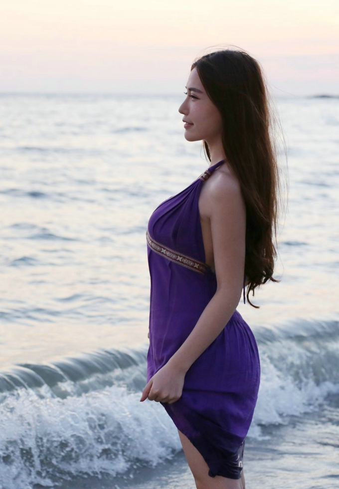 女神气质熊吖BOBO妩媚妖娆美乳写真