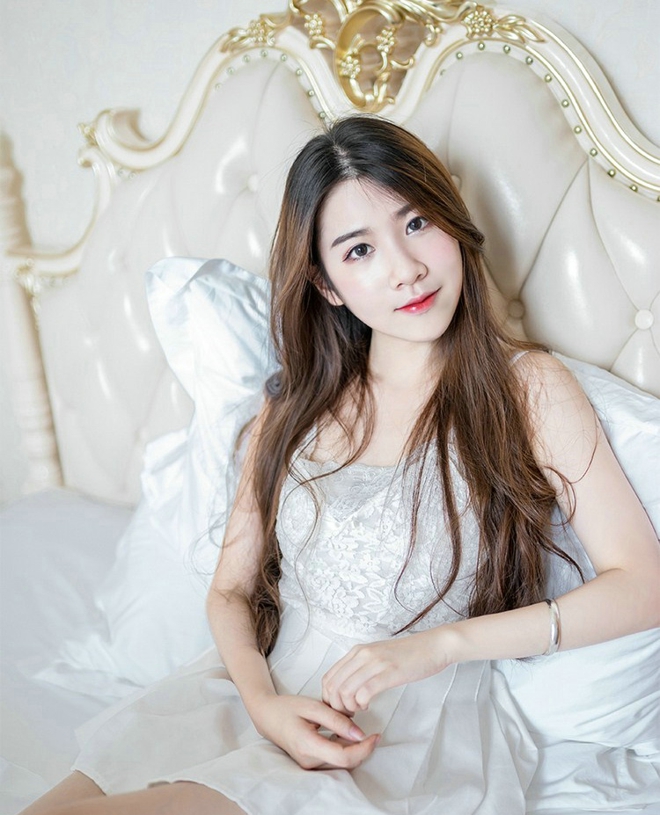 粉红脸颊水灵娇嫩女孩蕾丝私房娇巧写真