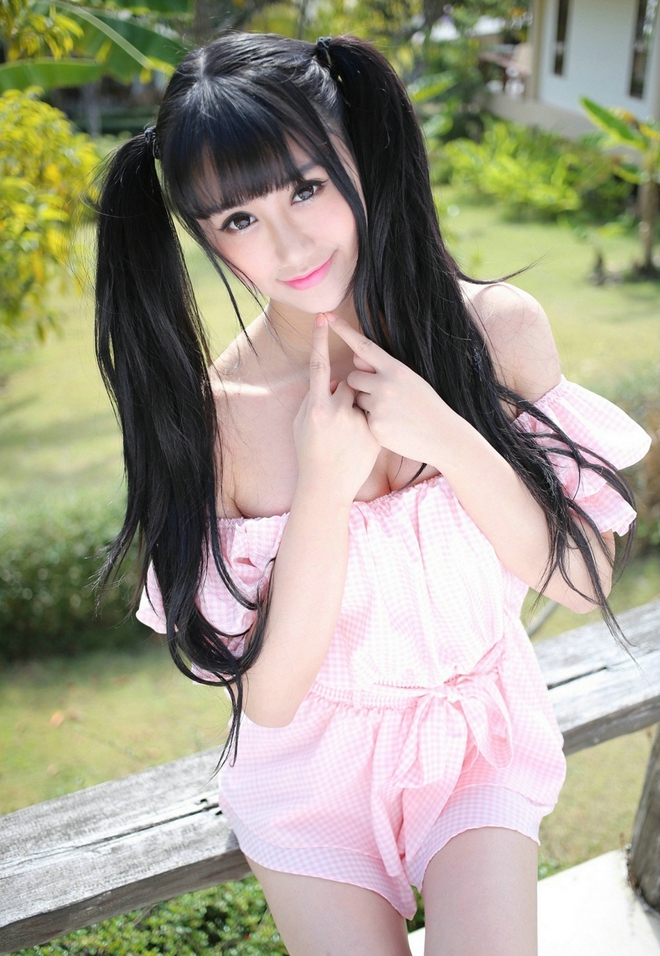 性感女孩杨晓青儿户外迷人大奶挑逗写真