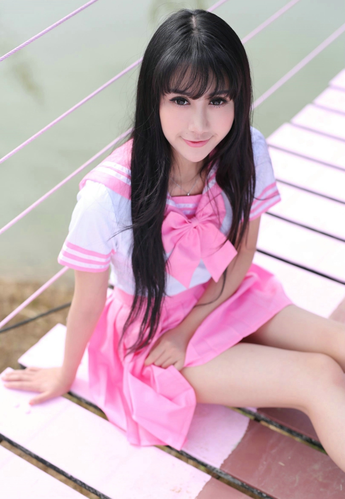 杨晓青儿粉红学生装制服诱惑写真