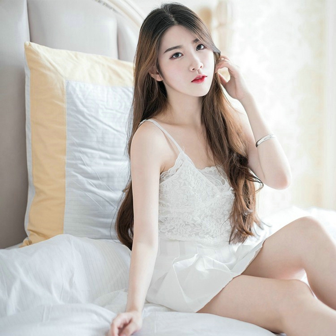 粉红脸颊水灵娇嫩女孩蕾丝私房娇巧写真