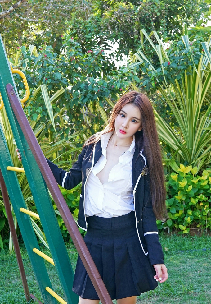 靓丽嫩模Cheryl青树气质迷人白嫩肌肤清纯撩人写真