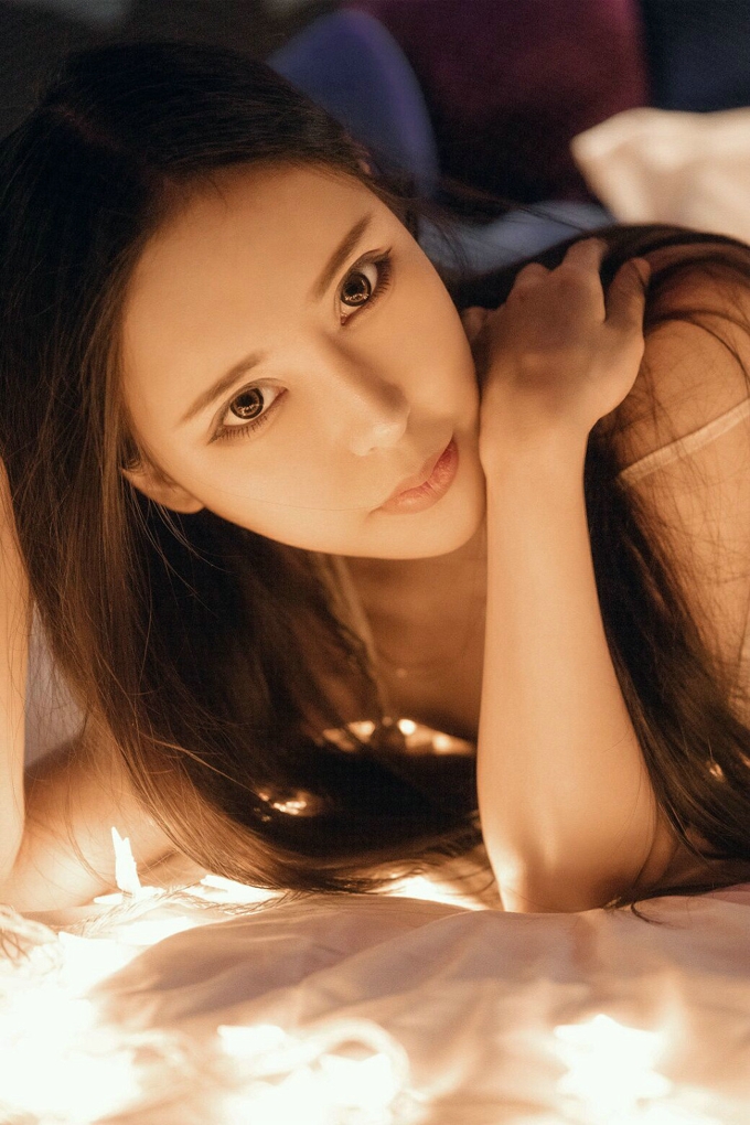 Suki_baby床上惹火诱惑迷人妩媚写真