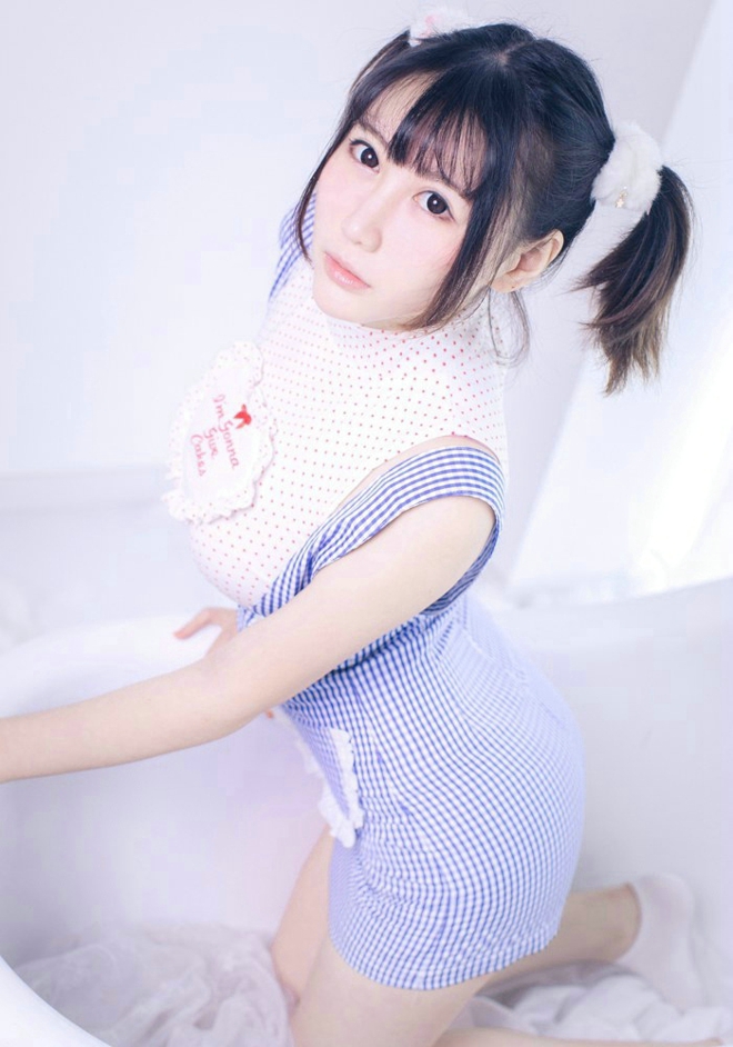 清纯萝莉私房爆乳挑逗销魂诱人写真