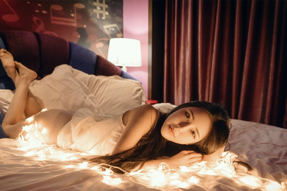 Suki_baby床上惹火诱惑迷人妩媚写真