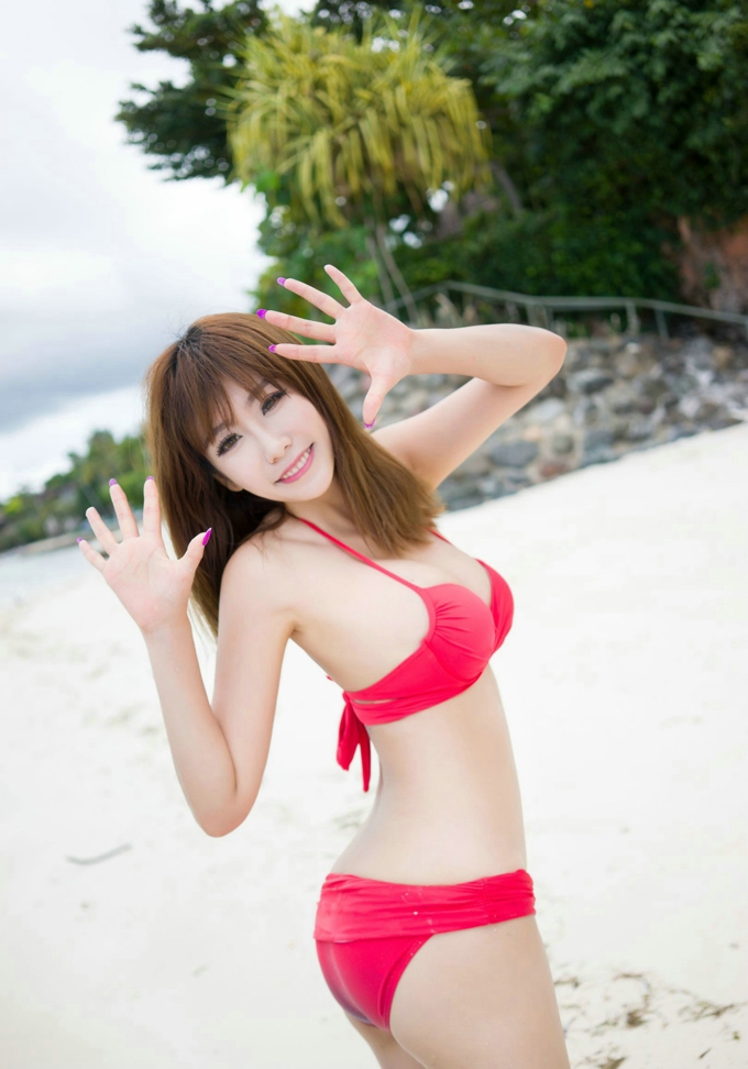 靓丽嫩模程小烦不烦比基尼海边风情美乳写真