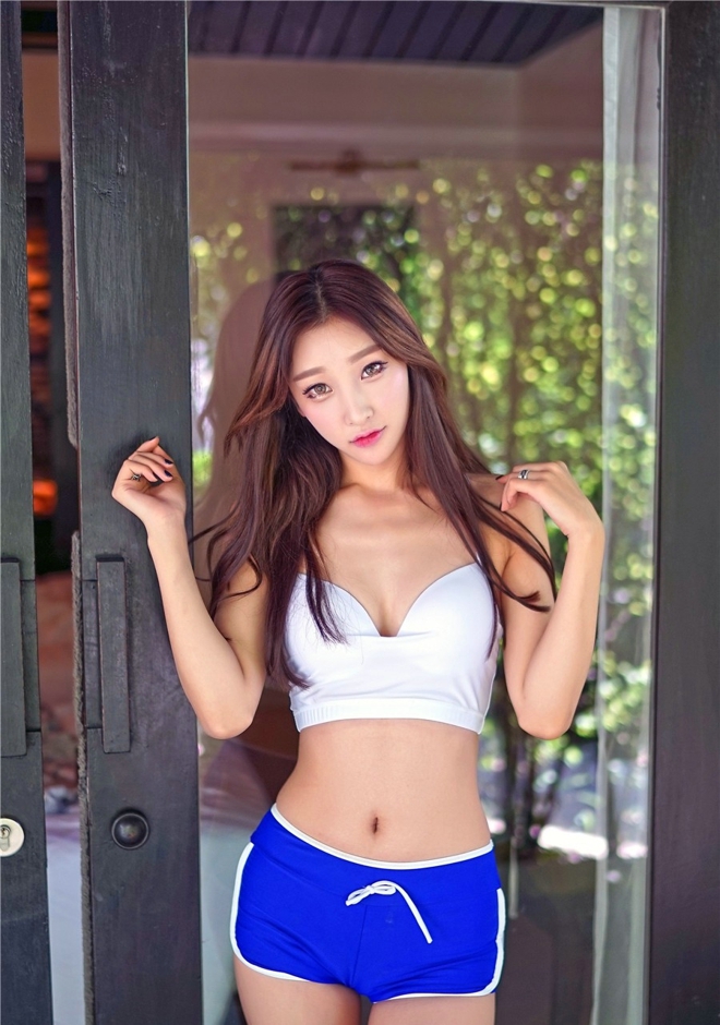 性感娇媚靓丽美女细腰长腿惹火诱人写真