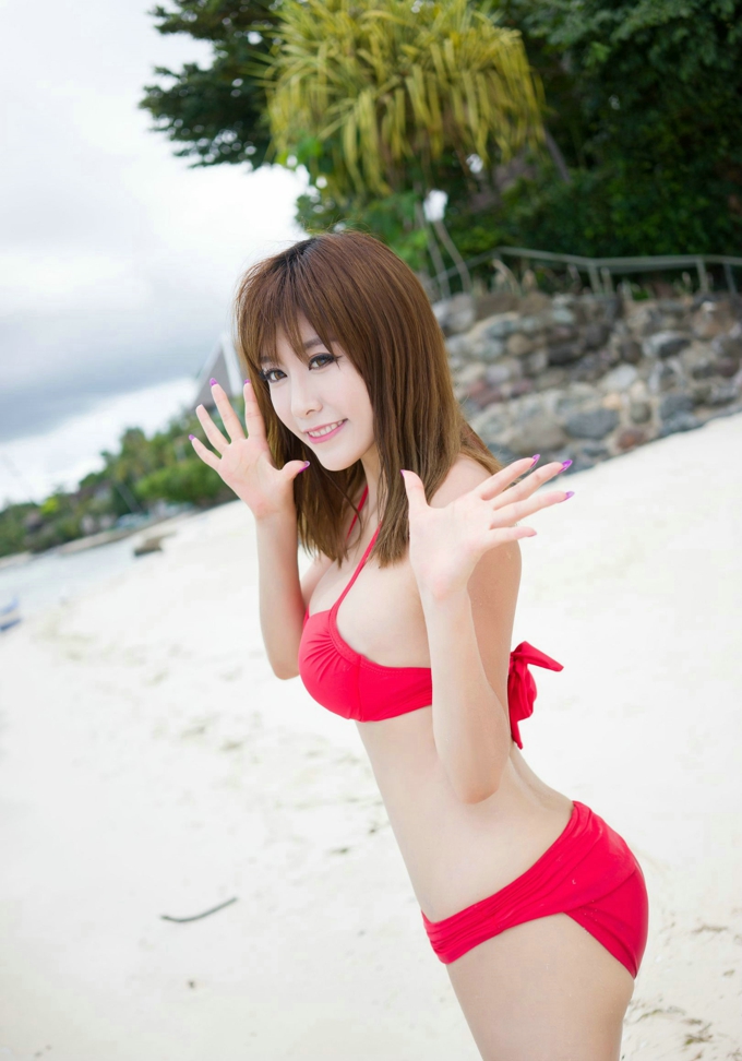 靓丽嫩模程小烦不烦比基尼海边风情美乳写真