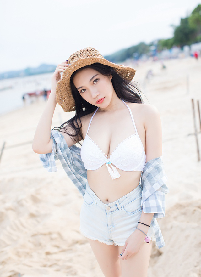 性感女神小狐狸酥胸撩人写真
