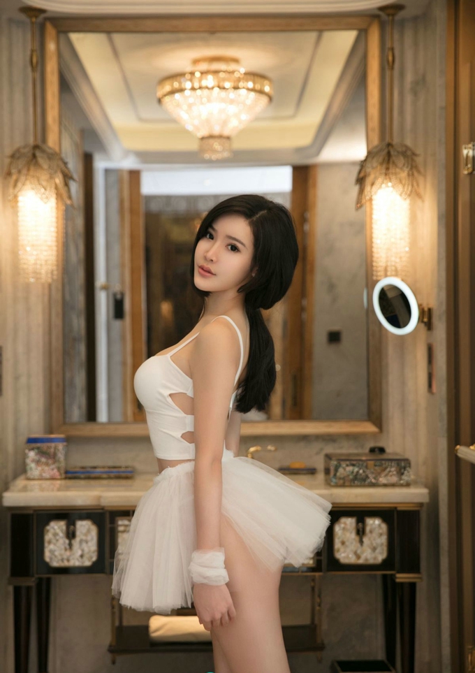 性感美腿妖娆少妇气质迷人写真