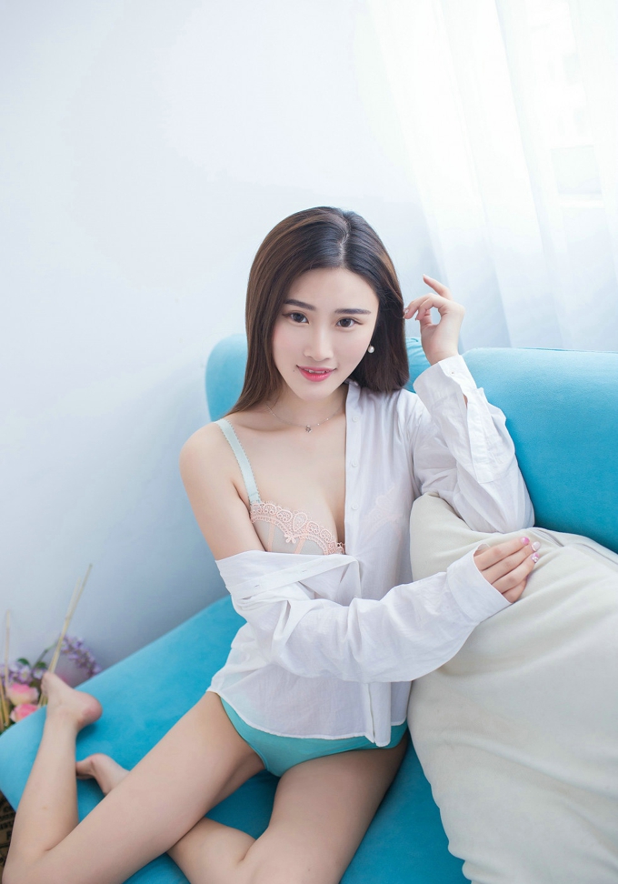 居家私房格格污巫性感内衣美乳写真