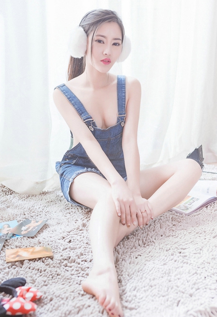 嫩模李昔雨真空上阵笑容甜美私房照
