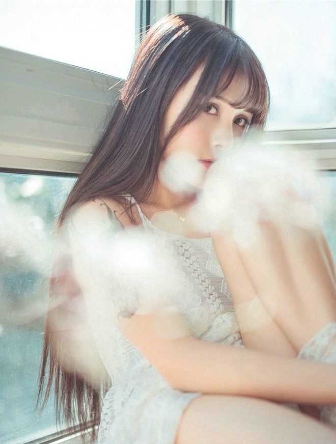 娇媚极品白色蕾丝尤物美女夏美酱床上写真
