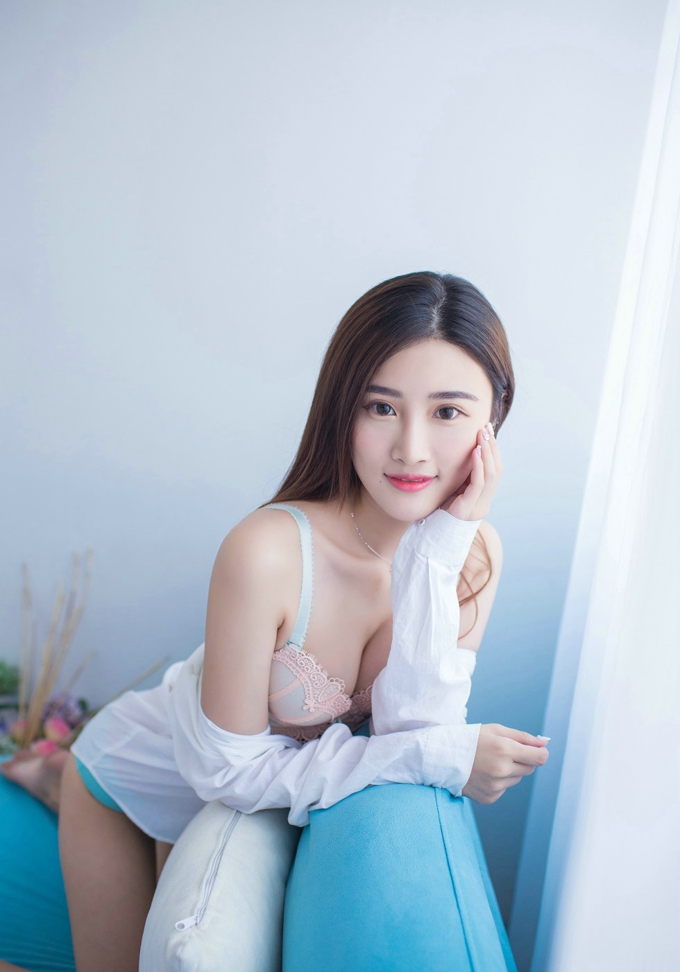 居家私房格格污巫性感内衣美乳写真