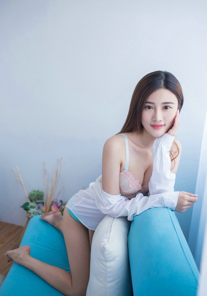 居家私房格格污巫性感内衣美乳写真