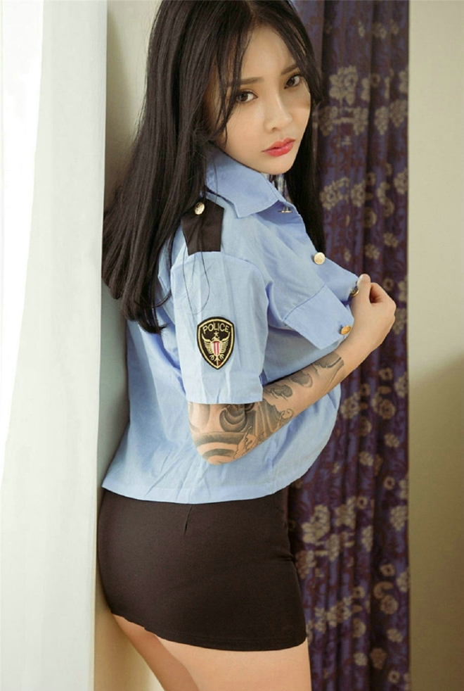 制服诱惑性感迷人美女大奶娇媚销魂娇嫩撩人写真