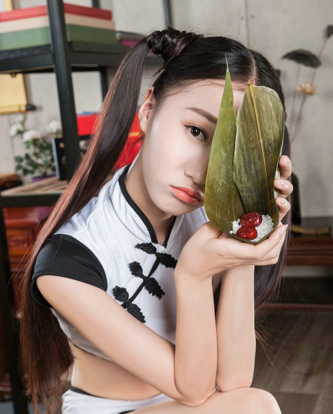 清纯靓丽性感美女红烛美乳火辣娇媚销魂诱惑撩人写真