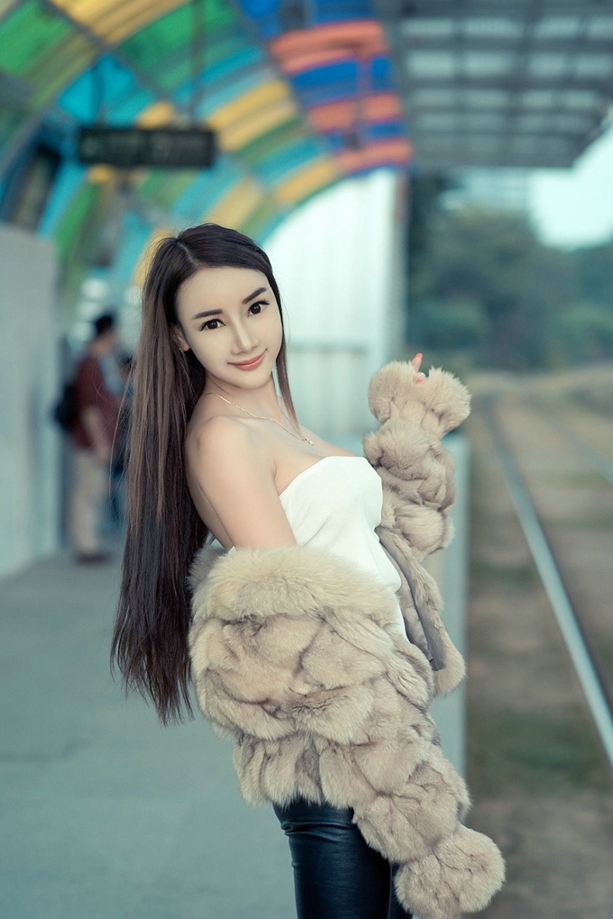 皮草美女婕西儿jessie诱惑迷人妖娆妩媚火辣眼神气质写真