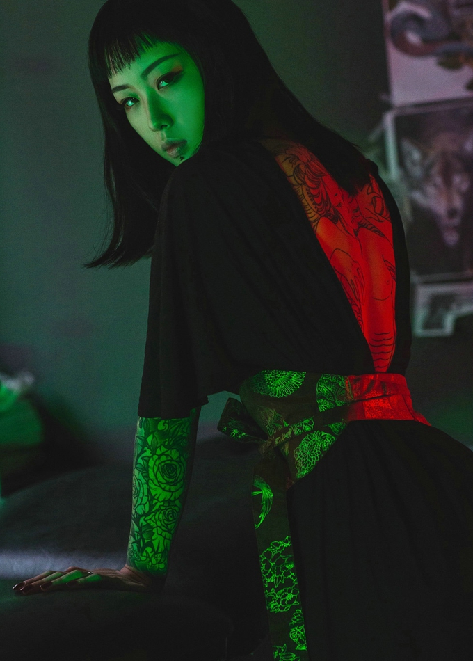 性感纹身少女王思匀气质迷人妩媚妖艳诱惑写真