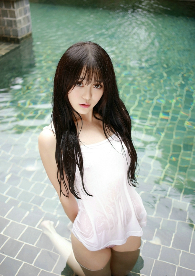 清纯粉嫩性感小美女湿身娇媚销魂挑逗诱惑美臀写真