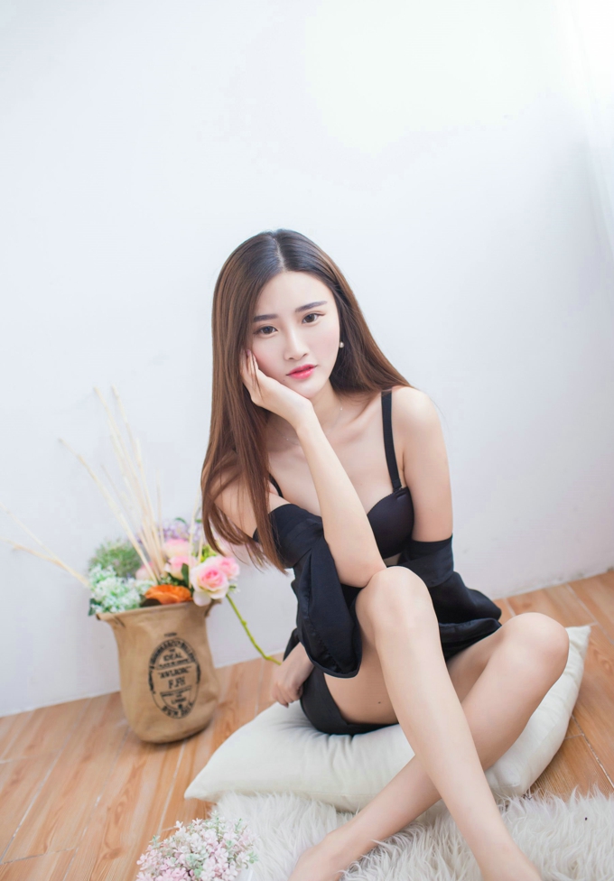 性感女神格格污巫内衣美胸美腿气质妖娆居家私房写真