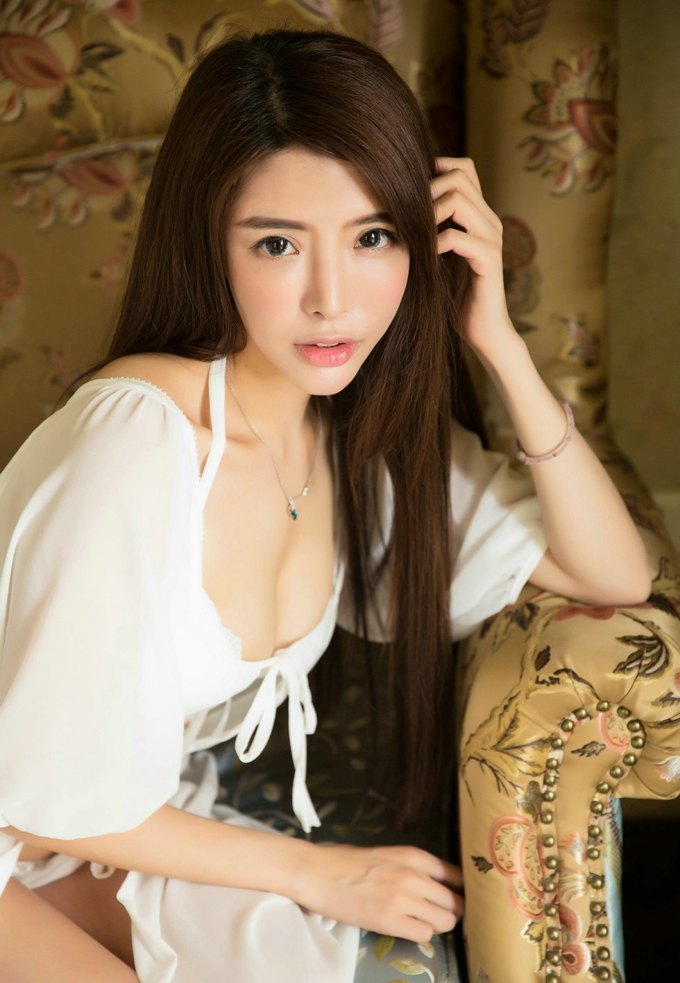 嫩模夏小秋秋秋性感薄纱内衣美乳写真