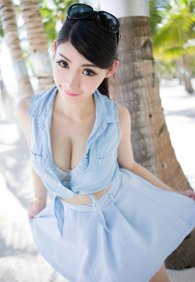气质美女Mara酱清凉性感诱惑迷人美乳翘臀大长腿养眼写真
