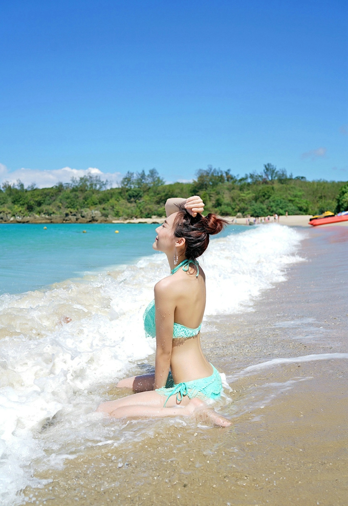 靓丽嫩模Hana妹海边沙滩性感比基尼秀完美身材美乳翘臀写真