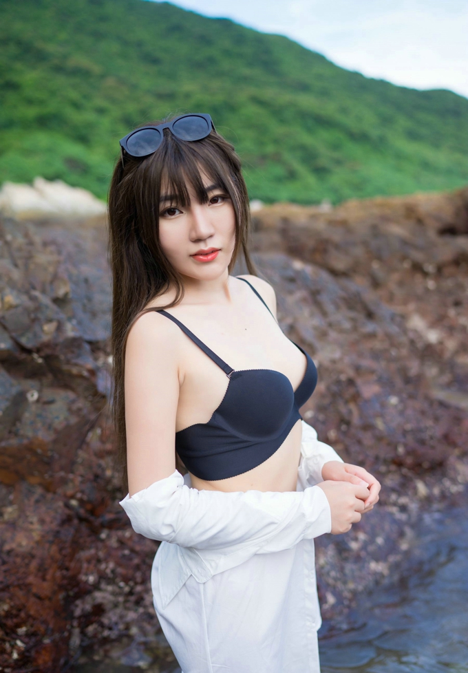 冷不丁沙滩海边风情内衣衬衫半脱诱惑迷人妩媚妖娆写真