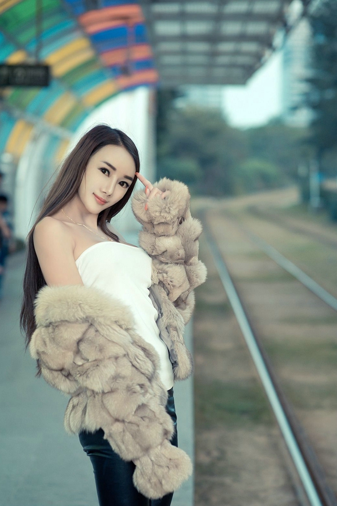 皮草美女婕西儿jessie诱惑迷人妖娆妩媚火辣眼神气质写真