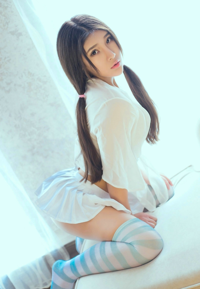 可爱嫩模巨乳诱惑当然是小熊呀写真