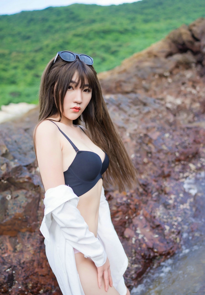 冷不丁沙滩海边风情内衣衬衫半脱诱惑迷人妩媚妖娆写真