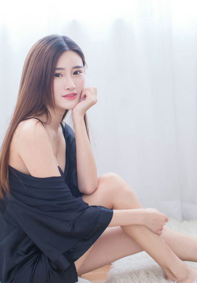 性感女神格格污巫内衣美胸美腿气质妖娆居家私房写真