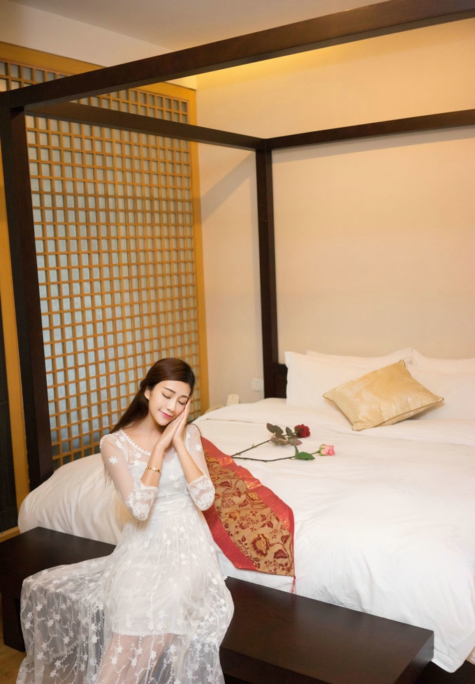 修长美腿诱惑性感女神写真