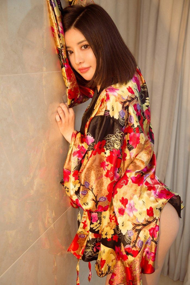 性感小野猫丁字裤黑丝粉红内衣夏雨桐真诱人大奶销魂诱惑写真