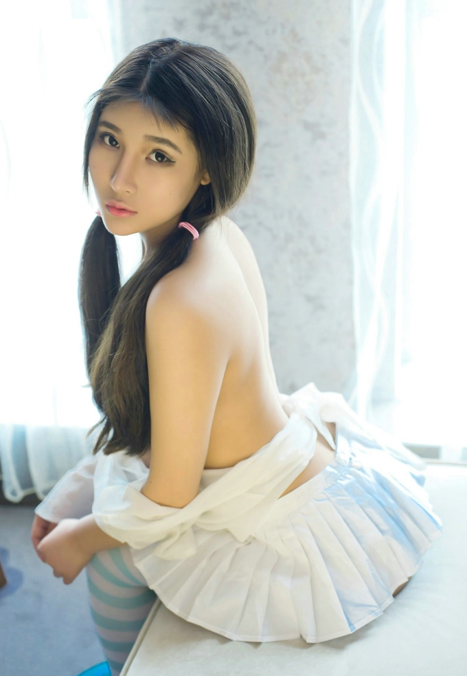 可爱嫩模巨乳诱惑当然是小熊呀写真