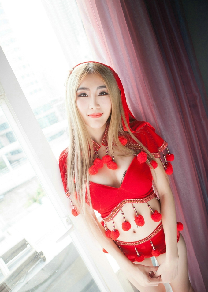 女神张咏儿rainny居家私房红色内衣豪乳写真