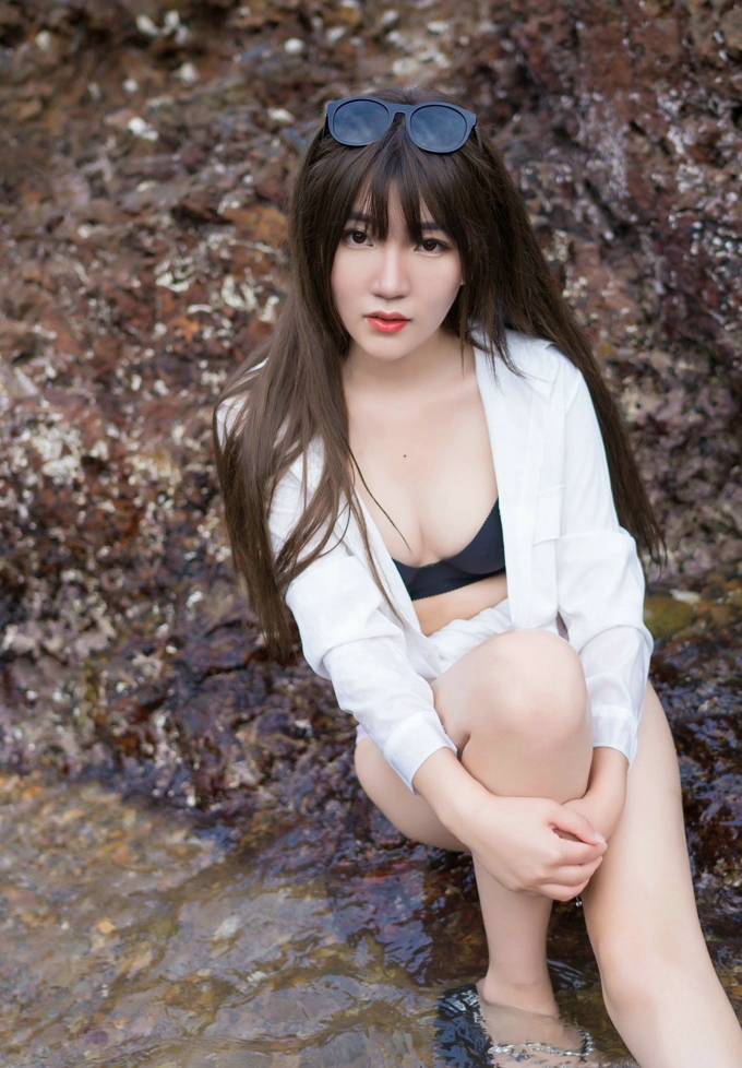 冷不丁沙滩海边风情内衣衬衫半脱诱惑迷人妩媚妖娆写真