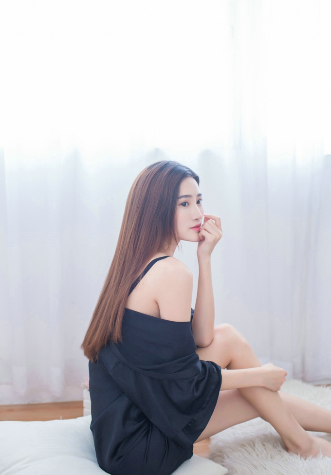 性感女神格格污巫内衣美胸美腿气质妖娆居家私房写真